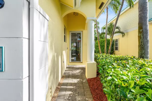 Hypoluxo, FL 33462,160 Barefoot CV