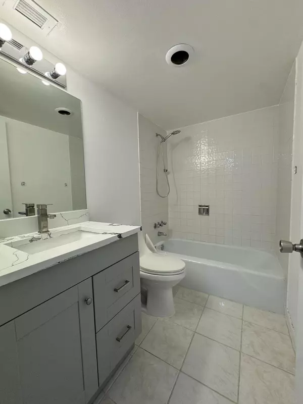 Oakland Park, FL 33311,801 W Oakland Park BLVD B9