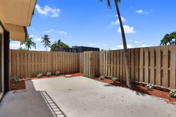 Palm Springs, FL 33461,240 Woodland RD