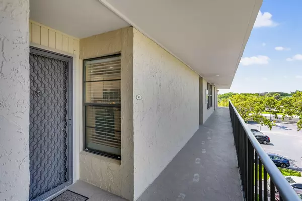 Boca Raton, FL 33432,9 Royal Palm WAY #404