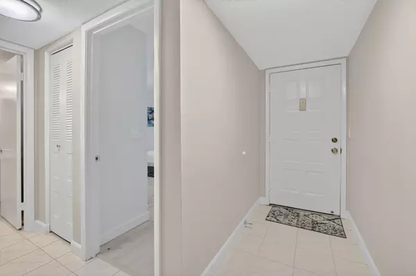 Boca Raton, FL 33433,22052 Palms WAY 106