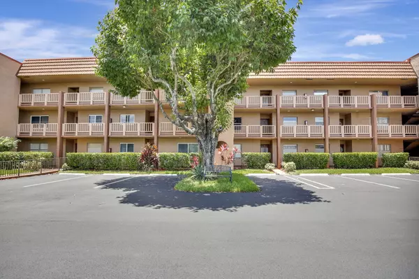 Sunrise, FL 33322,9681 Sunrise Lakes BLVD 104
