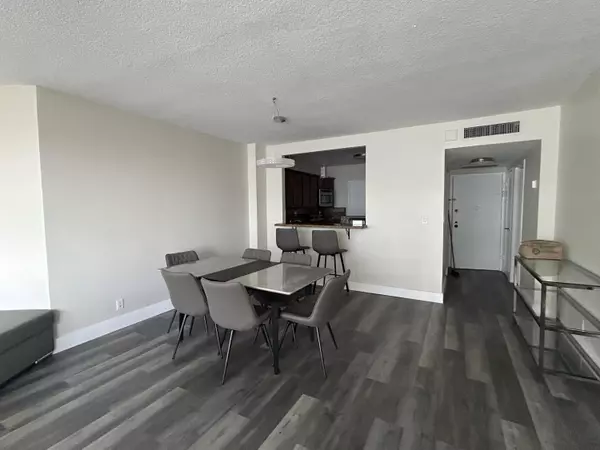 Hollywood, FL 33019,3725 S Ocean DR 721