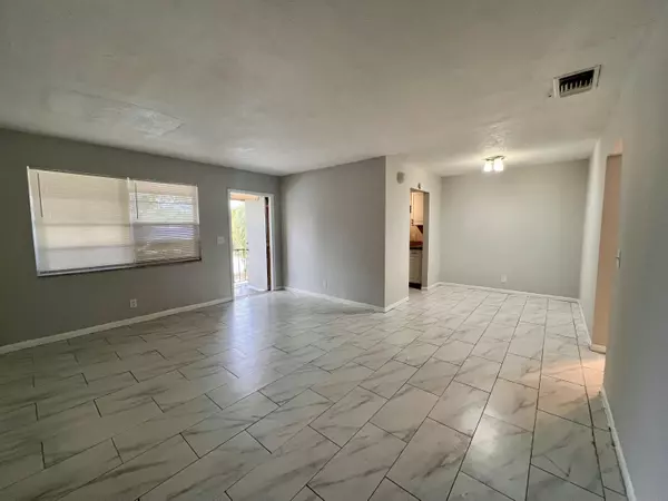 Delray Beach, FL 33445,645 SW 20th CT 8