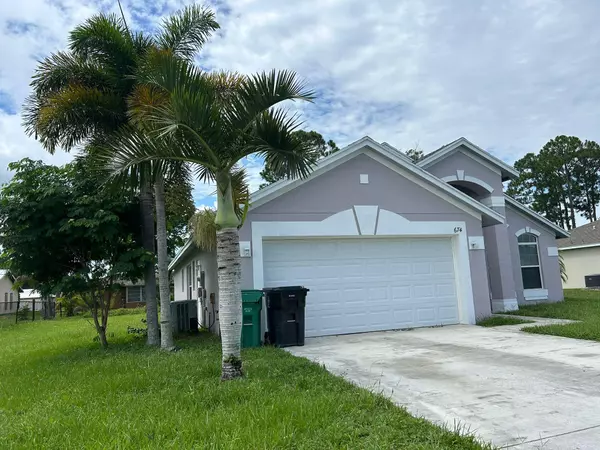 674 SE Thornhill DR, Port Saint Lucie, FL 34983