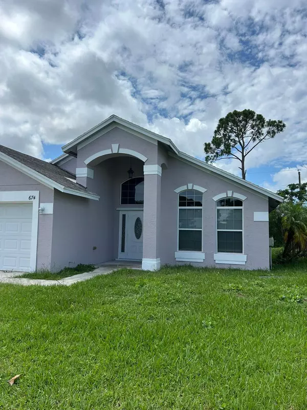 Port Saint Lucie, FL 34983,674 SE Thornhill DR