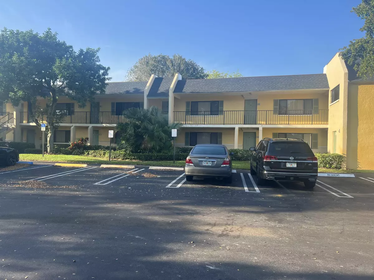 Boynton Beach, FL 33436,814 Meadows CIR 814