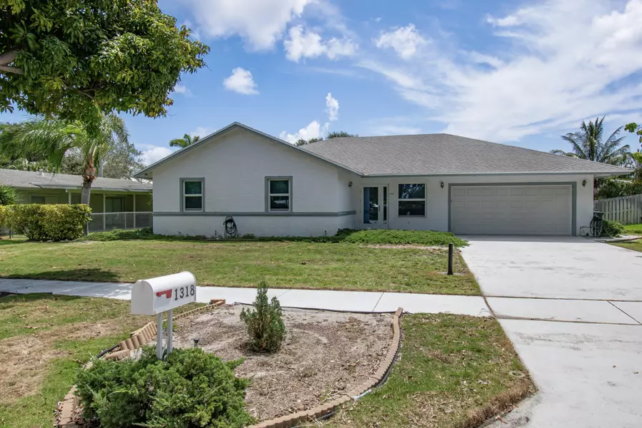 1318 NW 2nd CIR, Boca Raton, FL 33432