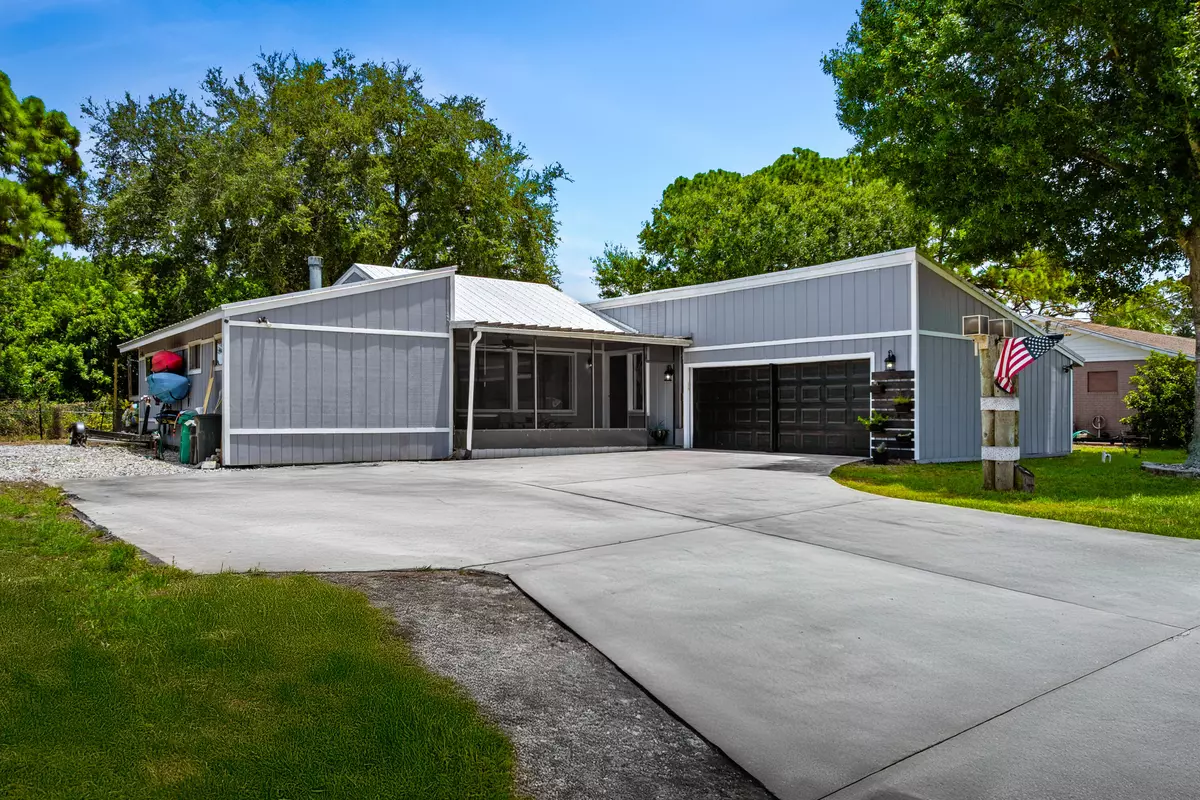 Fort Pierce, FL 34982,5900 Raintree TRL