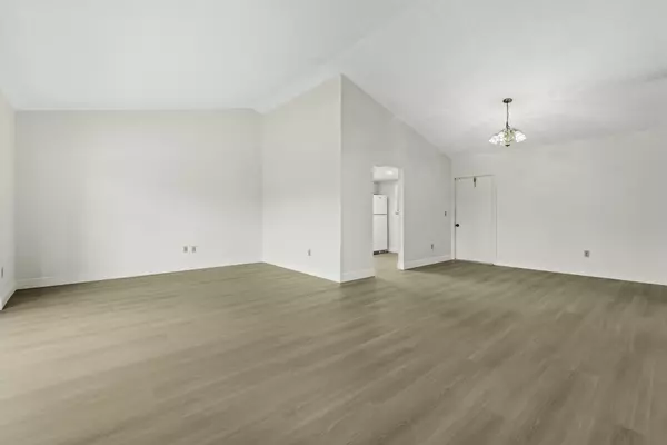 Greenacres, FL 33463,6370 Lakemont CIR