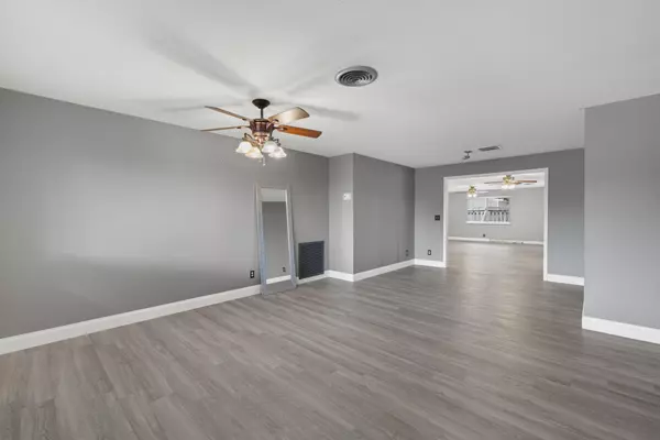 Lake Worth, FL 33462,6918 Tradewind WAY