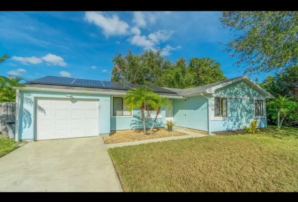 2533 SE Grand DR, Port Saint Lucie, FL 34952