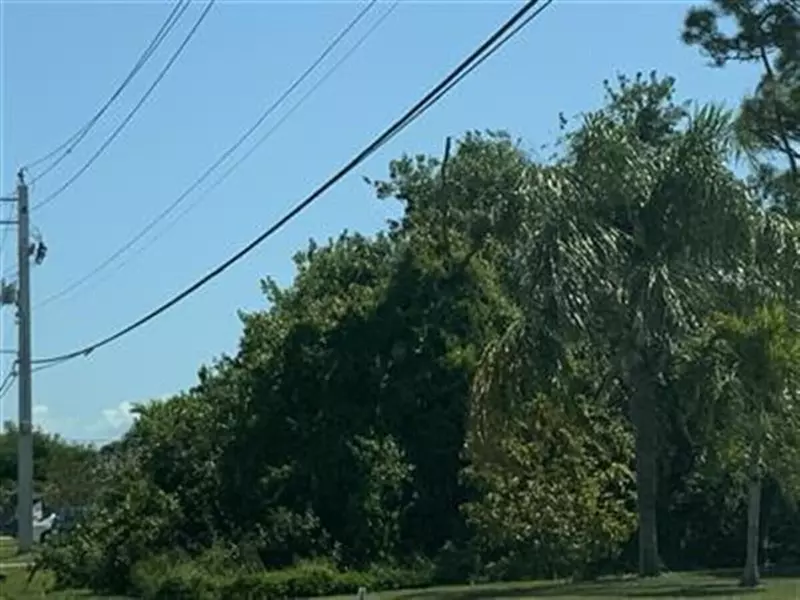 2352 SE Melaleuca BLVD, Port Saint Lucie, FL 34952