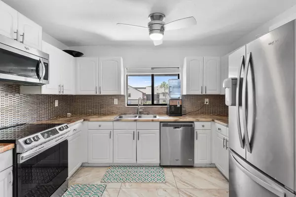 Wellington, FL 33414,1647 Cabot LN 8