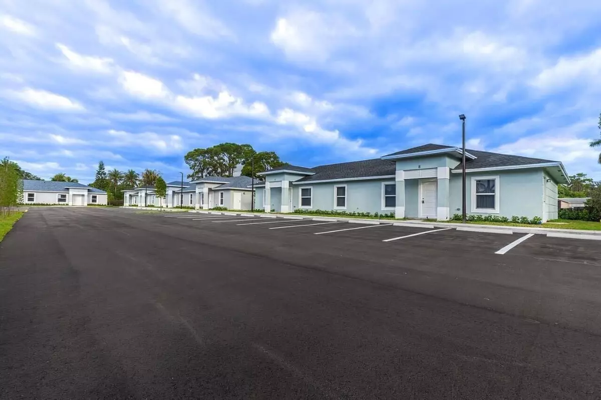 Palm Springs, FL 33461,3901 Gulfstream RD 7