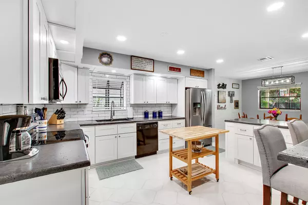 912 Blueberry DR, Wellington, FL 33414