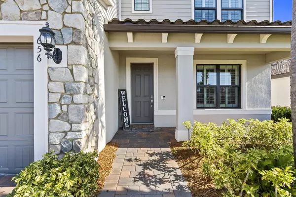 Port Saint Lucie, FL 34984,656 SE Villandry WAY