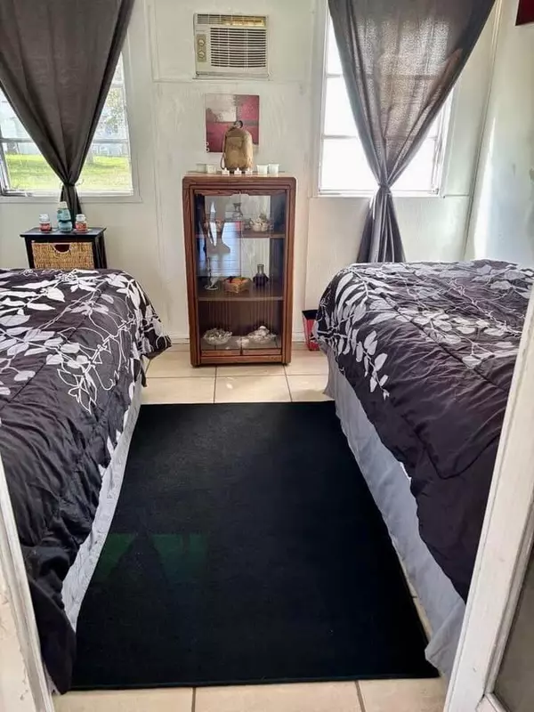 Deerfield Beach, FL 33442,415 Gardenia CT