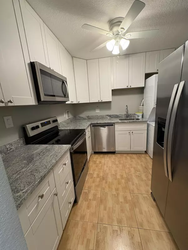 102 Stratford H A, West Palm Beach, FL 33417