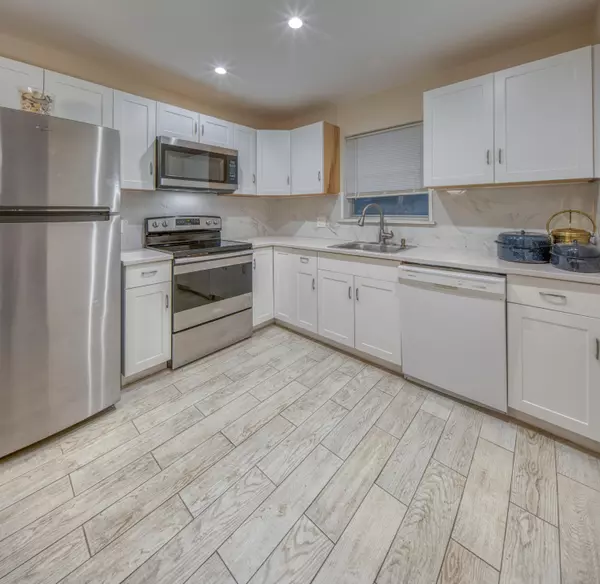 Lake Worth Beach, FL 33460,301 S Lakeside DR 7