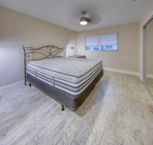 Lake Worth Beach, FL 33460,301 S Lakeside DR 7