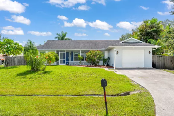 331 NW Dearman ST, Port Saint Lucie, FL 34983