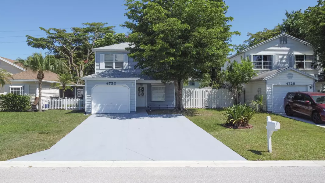 4722 Lakeside CIR, West Palm Beach, FL 33417