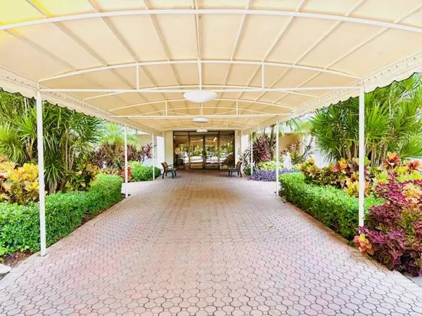 Pompano Beach, FL 33069,3051 N Course DR 807