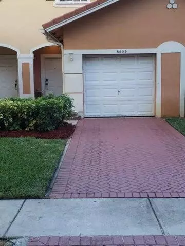 Tamarac, FL 33321,6606 Catalina LN