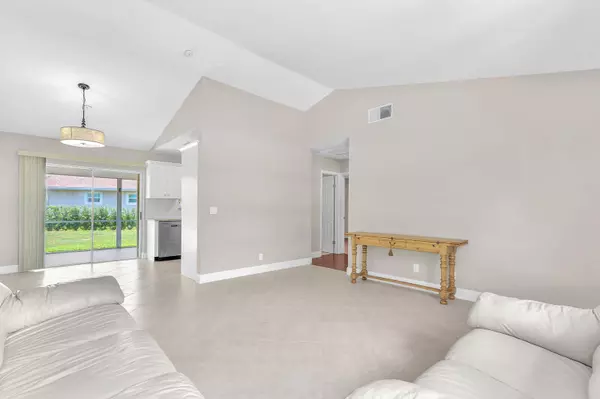 Jupiter, FL 33458,140 Village CIR