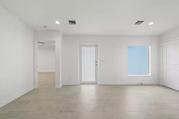 Fort Pierce, FL 34983,5911 Seagrape DR