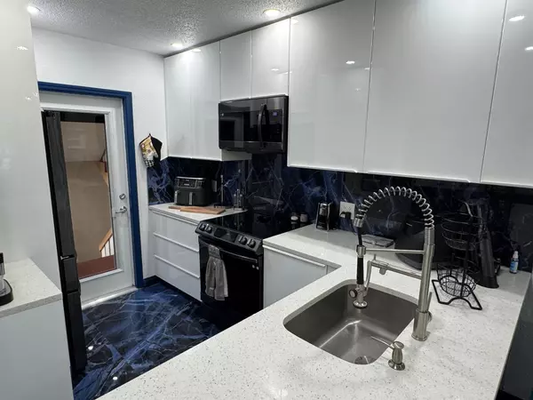 Lauderdale Lakes, FL 33313,5121 W Oakland Park BLVD 212