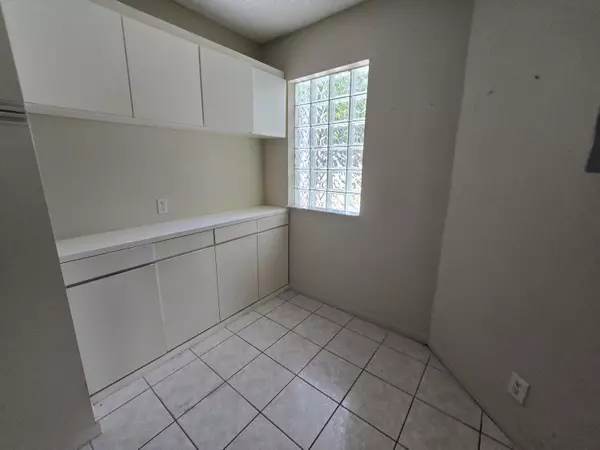 Boynton Beach, FL 33437,5475 Verona DR B
