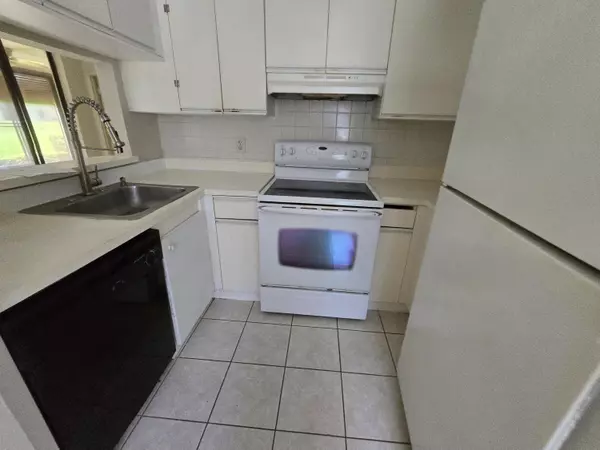 Boynton Beach, FL 33437,5475 Verona DR B