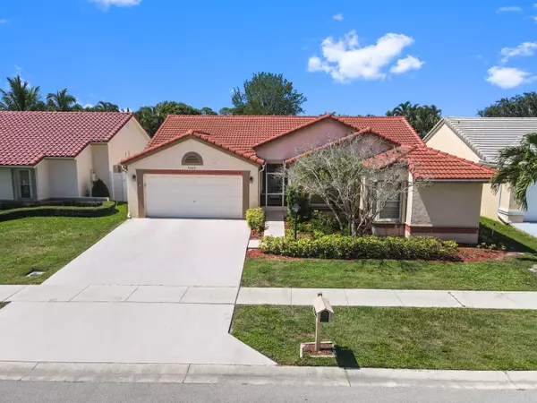 8260 Lake Cypress RD, Lake Worth, FL 33467