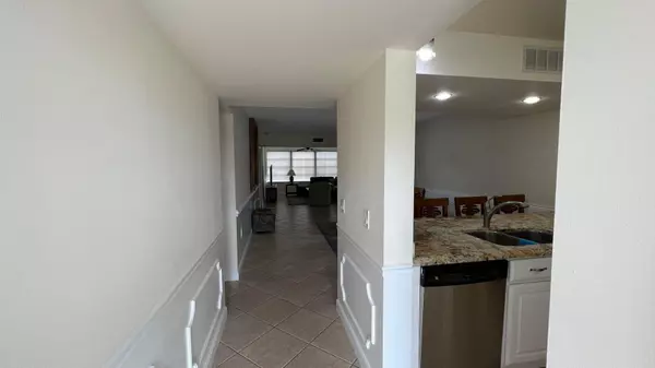 Boca Raton, FL 33433,6097 Balboa CIR 303