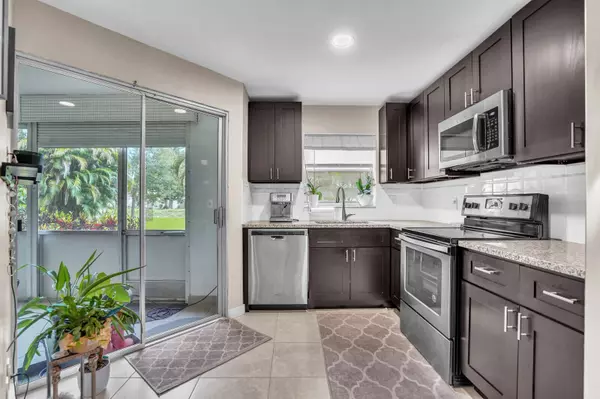 3524 Via Poinciana 102, Lake Worth, FL 33467