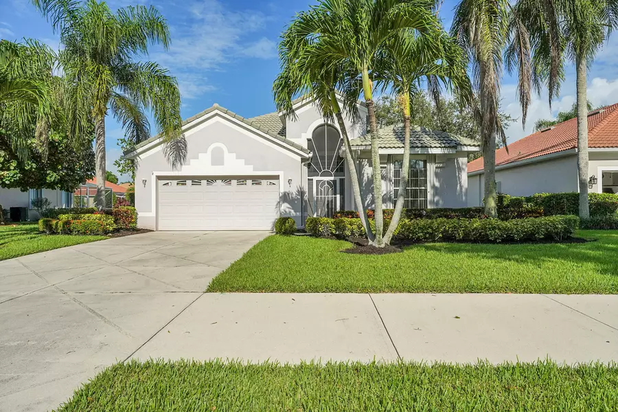 566 SW Lake Charles CIR, Port Saint Lucie, FL 34986