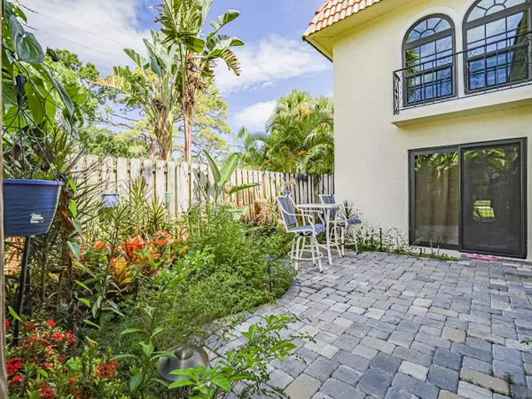 Vero Beach, FL 32960,1001 Royal Palm BLVD #A-1