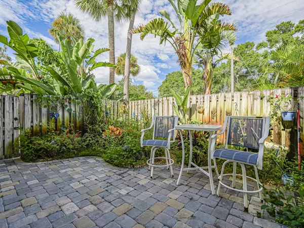 Vero Beach, FL 32960,1001 Royal Palm BLVD #A-1