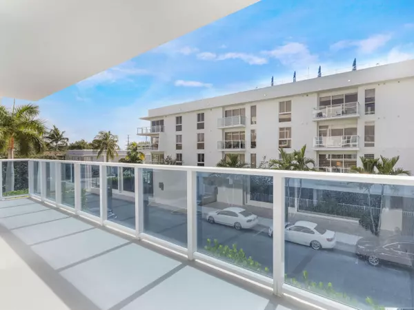 Lake Worth Beach, FL 33460,1 S Palmway 205