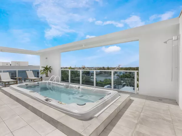 Lake Worth Beach, FL 33460,1 S Palmway 205