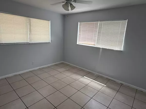 Lake Worth Beach, FL 33460,905 S G ST 905