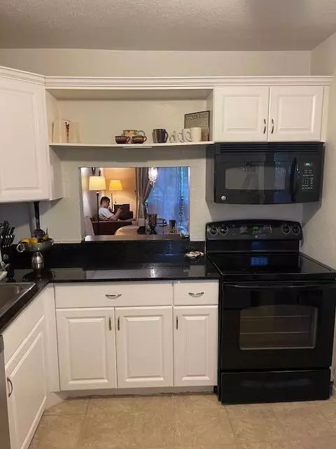 Delray Beach, FL 33445,2600 Fiore WAY 2140