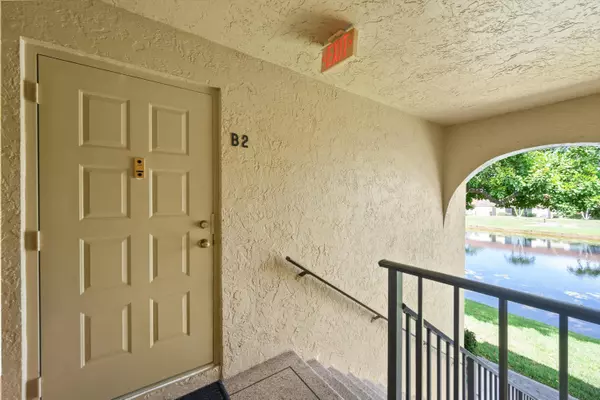 723 Sunny Pine WAY B-2, Greenacres, FL 33415