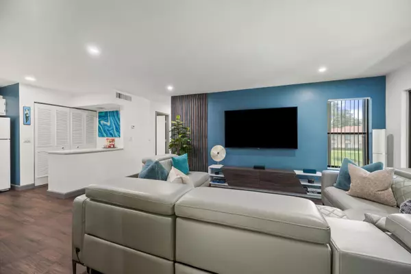 Greenacres, FL 33415,723 Sunny Pine WAY B-2