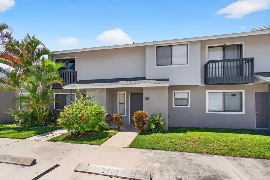 2006 Wharf LN, Greenacres, FL 33463