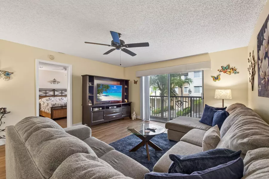 1700 S Crestwood CT 1706, Royal Palm Beach, FL 33411