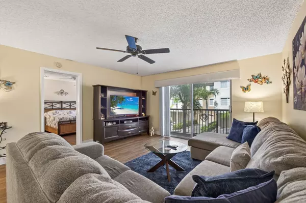 1700 S Crestwood CT 1706, Royal Palm Beach, FL 33411