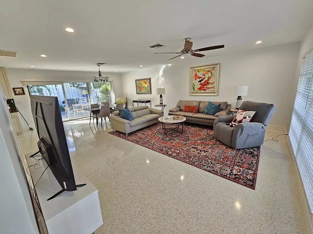Delray Beach, FL 33483,406 Venetian DR